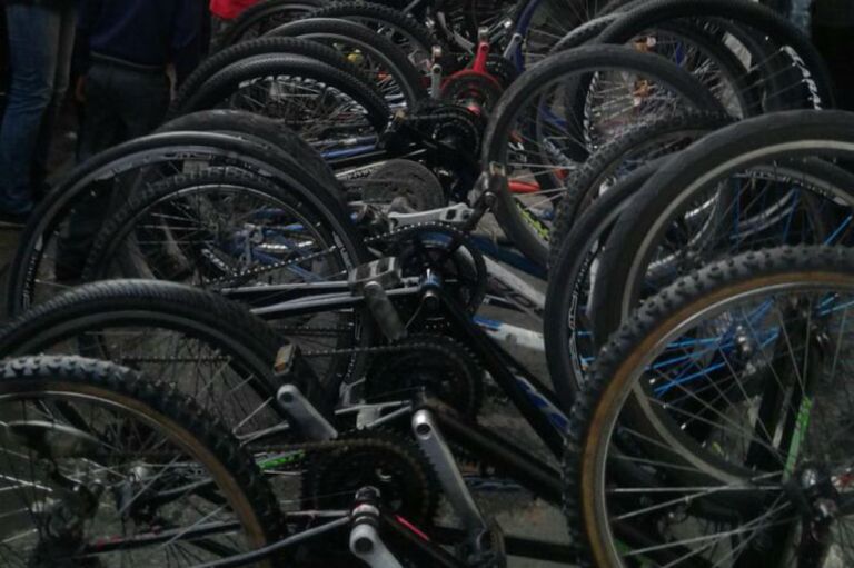 Recuperan 60 bicicletas hurtadas tras allanamientos a locales en Kennedy