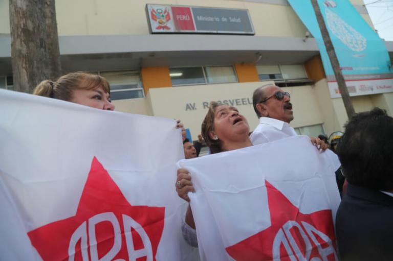 El expresidente Alan García está "muy grave", dice ministra de Salud de Perú