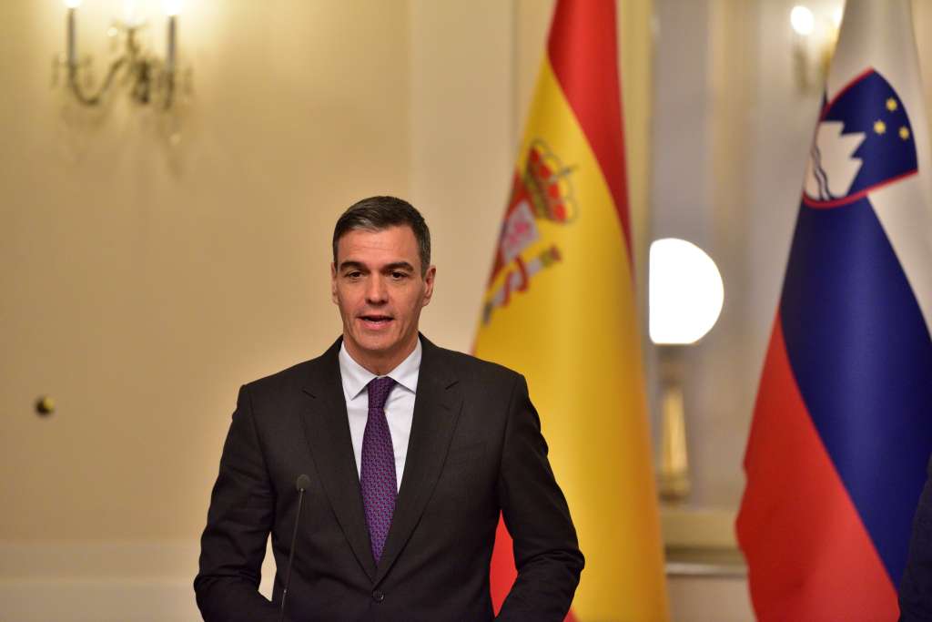 Ljubljana (Slovenia), 16/04/2024.- Spanish Prime Minister Pedro Sanchez talks during the joint press conference with Slovenia's prime minister following their meeting in Ljubljana, Slovenia, 16 April 2024. The Spanish prime minister is on an official visit to Slovenia. (Eslovenia, España) EFE/EPA/IGOR KUPLJENIK