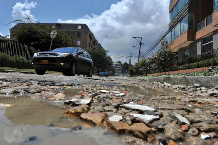 Según el IDU, durante los dos últimos años se han invertido alrededor de 2 billones de pesos en la construcción de nueva infraestructura y solo 250 mil millones en mantenimiento de malla vial arterial. /Archivo