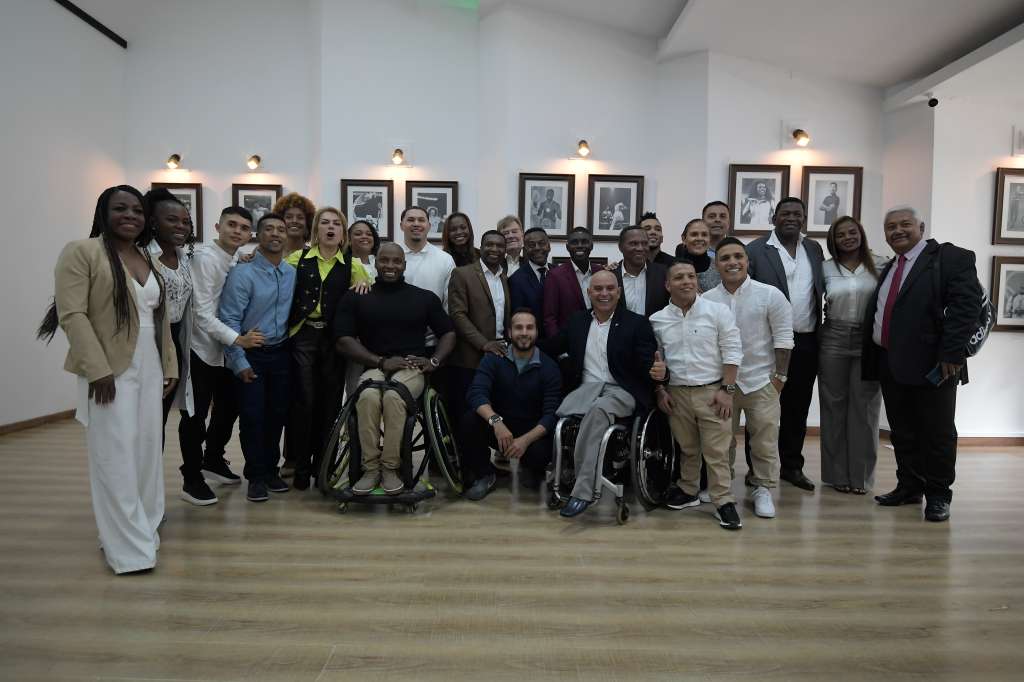 Acto conmemorativo del Día Nacional del Deportista Colombiano que rindió homenaje a figuras emblemáticas de distintas generaciones, tanto del deporte convencional como del adaptado, evento realizado en el auditorio del Ministerio del Deporte y que contó con la presencia de referentes deportivos y periodistas de todo el país.