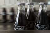 Ganancias de Coca-Cola golpeadas en el tercer trimestre por dólar fuerte