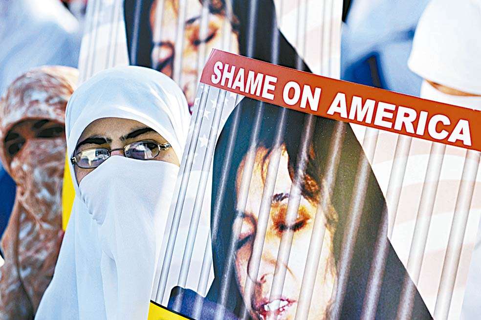 Protesta del partido paquistaní Jamaat-e-Islami contra la detención de Aafia Siddiqui. / AFP