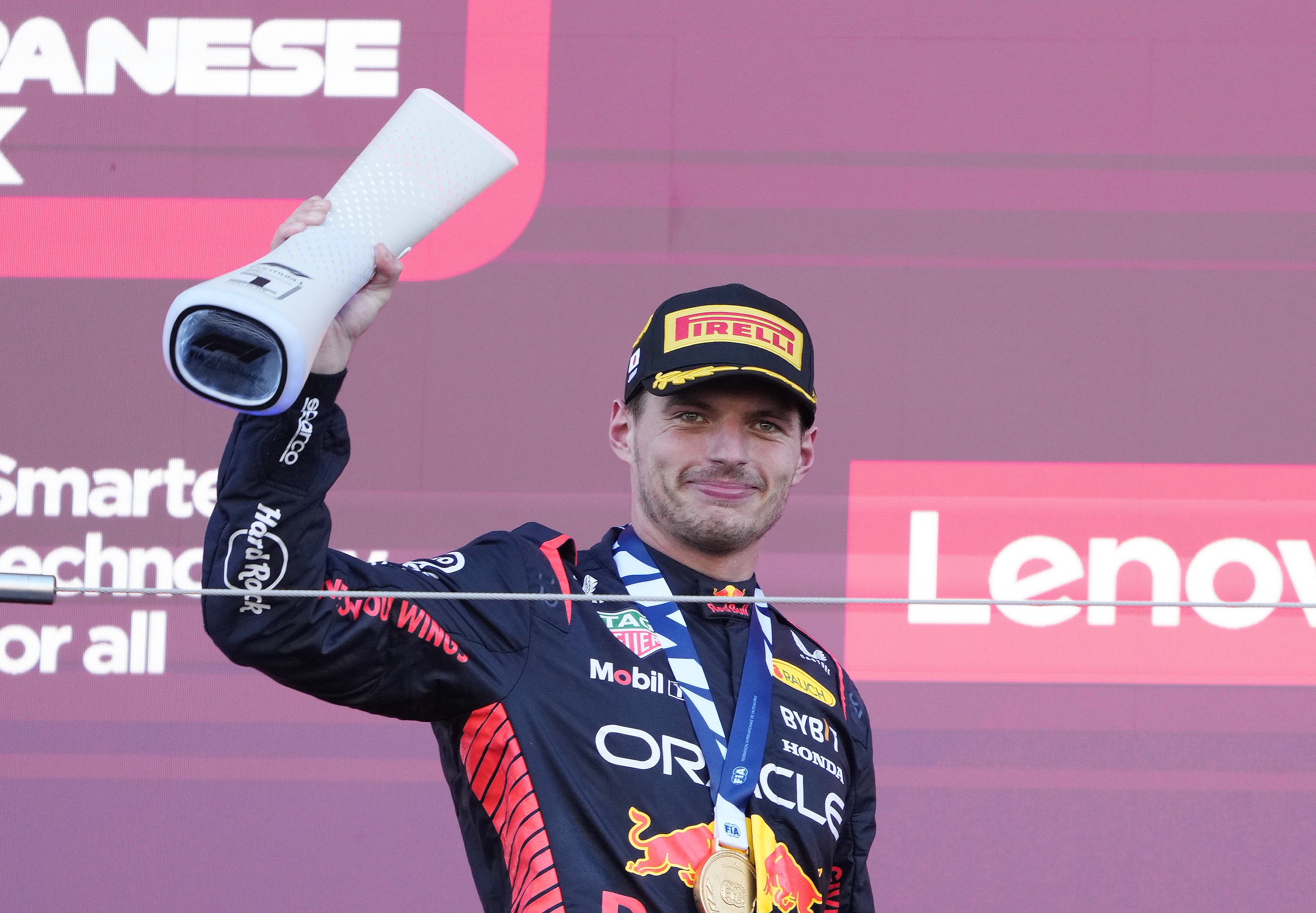 -FOTODELDÍA- EA7326. SUZUKA, 24/09/2023.- El neerlandés Max Verstappen ganó la carrera del Gran Premio de Japón en la que dominó con claridad y en la que los dos McLaren, del británico Lando Norris y el australiano Oscar Piastri, le acompañaron en el podio, en segunda y tercera posición, respectivamente. EFE/ Franck Robichon