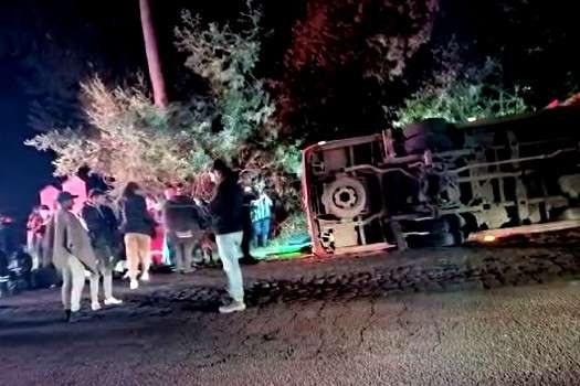Bus accidentado en Gachetá en horas de la noche del viernes.
