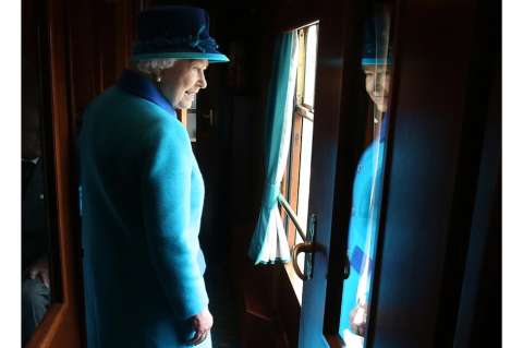 Isabel II, la reina sin época