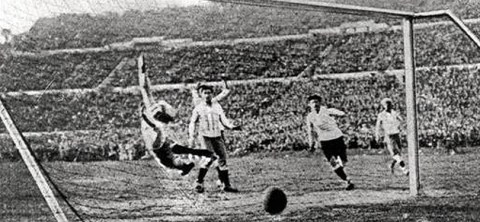 Crónica del balón: de la vejiga de cerdo al cuero sintético