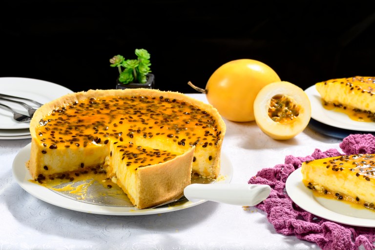 ¿Tienes antojos de un sabor ácido y dulce? Prepara este pie de maracuyá