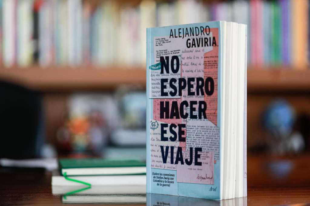 Aborda el evento más dramático de la literatura en el siglo XX: el suicidio del escritor austriaco Stefan Zweig con su esposa Charlotte Altmann, en Petrópolis, Brasil, en febrero de 1942