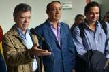 Santos y Vargas Lleras entregan viviendas a familias damnificadas de Soacha