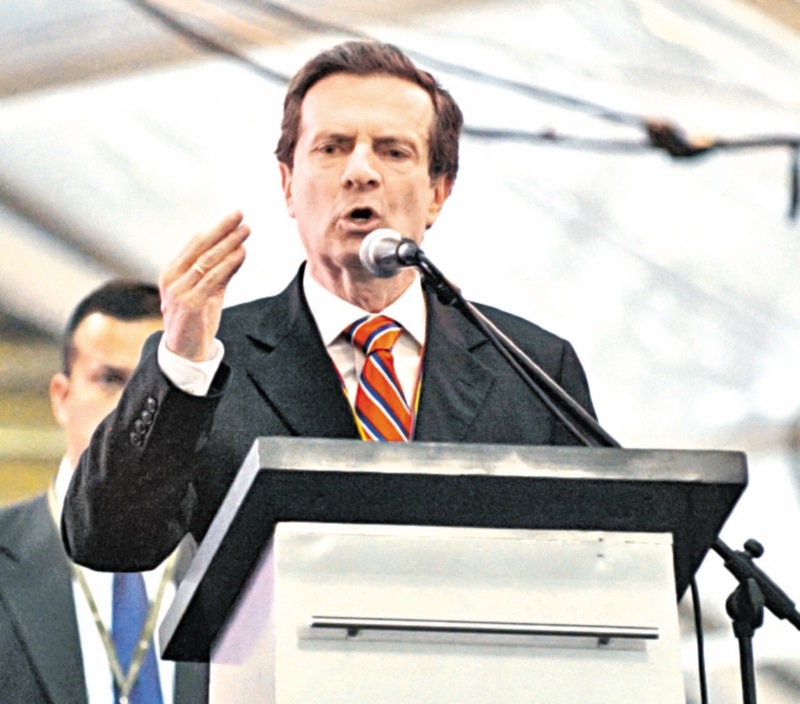 Fernando Londoño Hoyos.