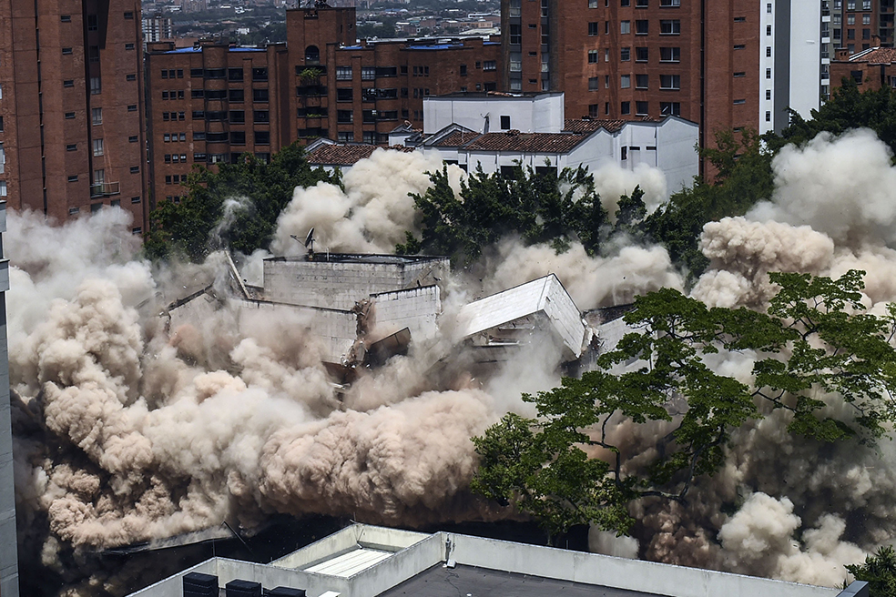 Así fue la demolición del Edificio Mónaco / AFP