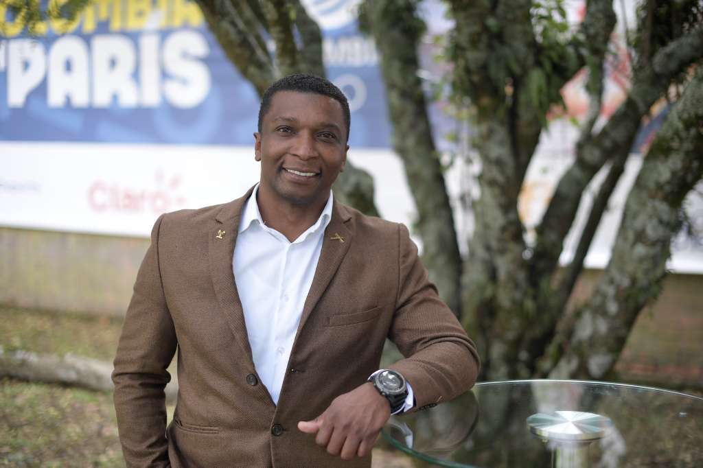 Expesista colombiano en un acto conmemorativo del Día Nacional del Deportista Colombiano que rindió homenaje a figuras emblemáticas de distintas generaciones, tanto del deporte convencional como del adaptado, evento realizado en el auditorio del Ministerio del Deporte y que contó con la presencia de referentes deportivos y periodistas de todo el país.