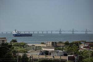 La mitad de los venezolanos cree que EE. UU. se va a beneficiar más del plan petrolero