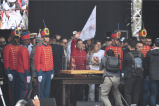 “Hay democracia en Colombia o cambiamos las instituciones”: Petro por su consulta