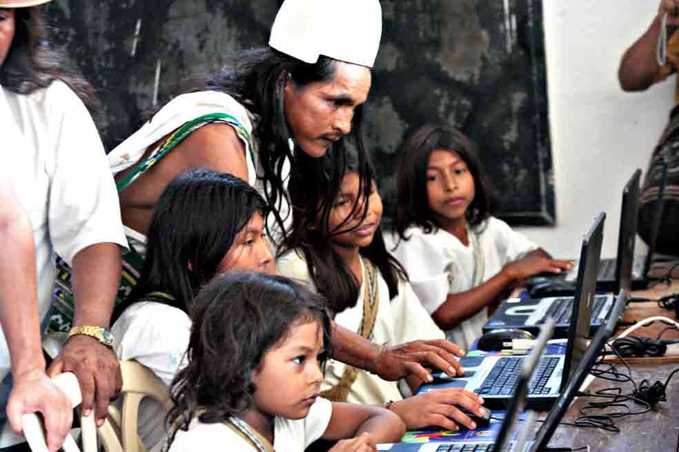 Se han entregado 135.973 computadores en municipios con población indígena. / Cortesía Mintic