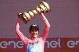 “Carapaz es el gran favorito para ganar el Giro de Italia 2022″: Simon Yates
