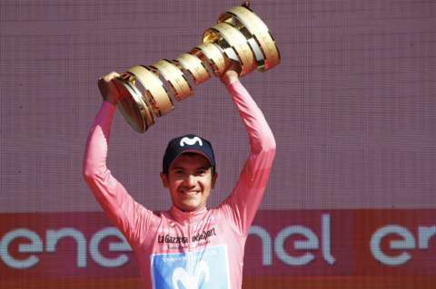 “Carapaz es el gran favorito para ganar el Giro de Italia 2022″: Simon Yates