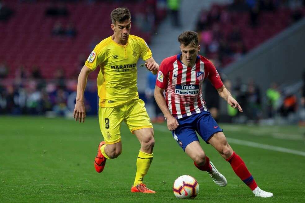 El lateral derecho, el colombiano Santiago Arias. / EFE
