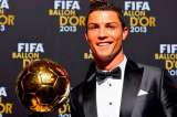 Cristiano regaló a Florentino Pérez una réplica del Balón de Oro