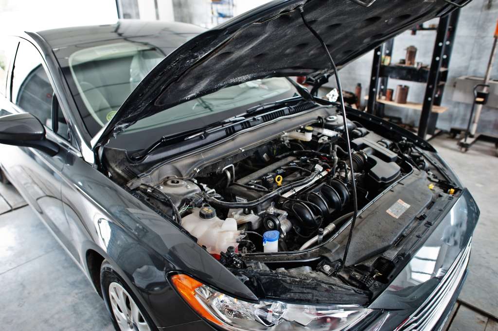 ¿Se puede lavar el motor de un carro? Lo que se debe saber antes de hacerlo