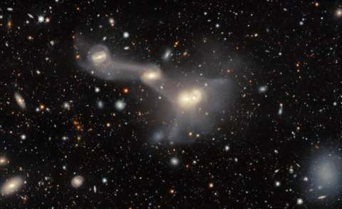 Captan en imagen un grupo de galaxias entrelazadas desde Chile