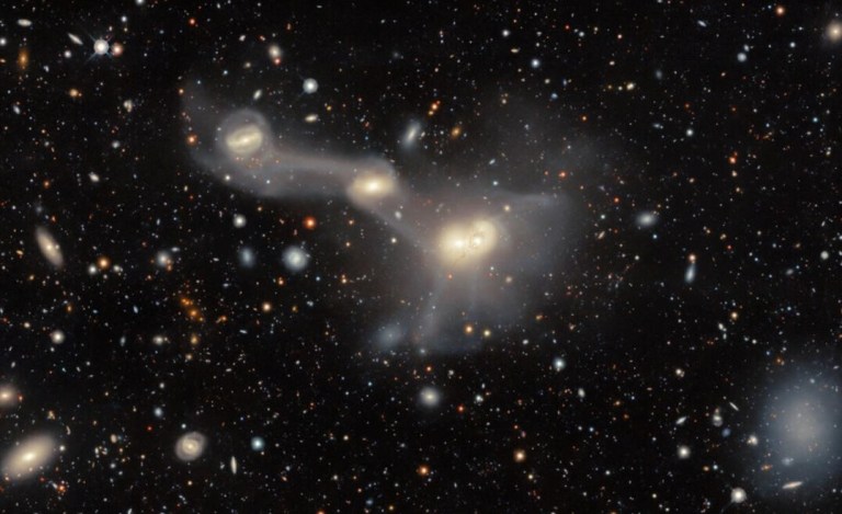 Captan en imagen un grupo de galaxias entrelazadas desde Chile