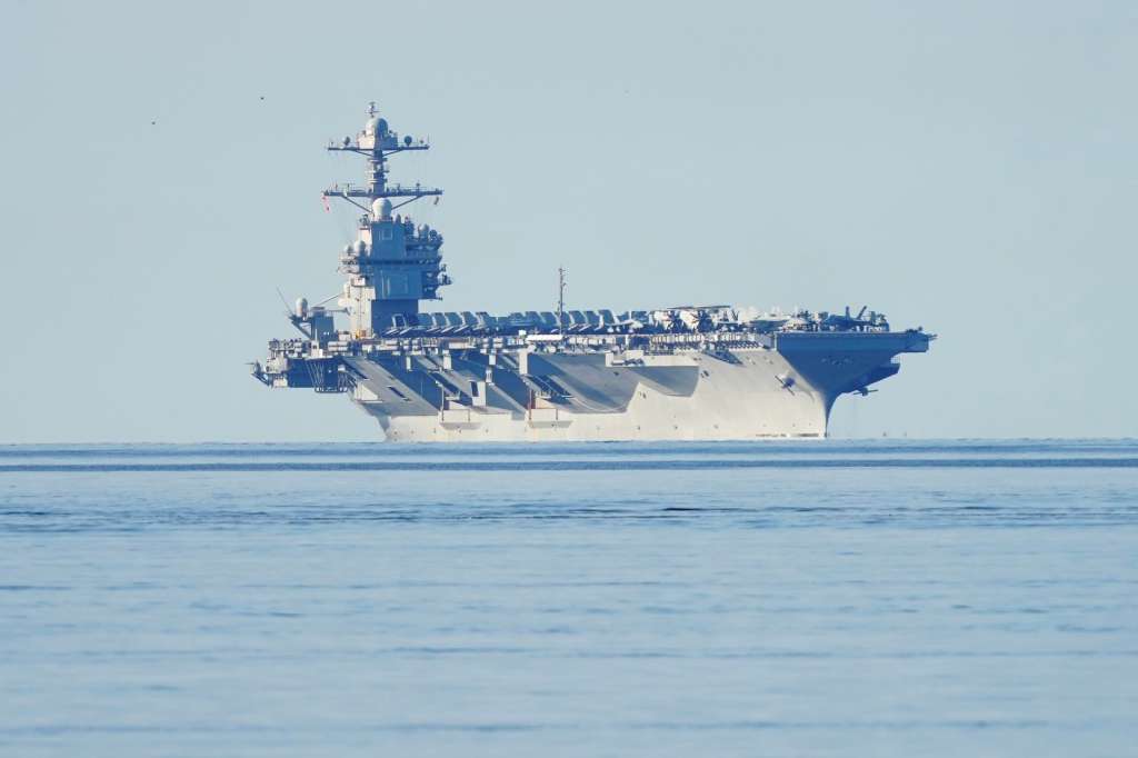 EA3167. BOGOTÁ (COLOMBIA), 02/11/2025.- Fotografía de archivo del 24 de mayo de 2023 del portaaviones USS Gerald Ford entrando en el fiordo de Oslo en Jeloya (Noruega). El importante incremento del despliegue militar en el Caribe y los repetidos ataques sobre supuestas narcolanchas por parte del Gobierno de Donald Trump han incrementado la incertidumbre sobre los planes de esta Administración para con Venezuela y las implicaciones que pueda tener para América Latina en conjunto. EFE/EPA/Terje Pedersen NORWAY OUT ARCHIVO