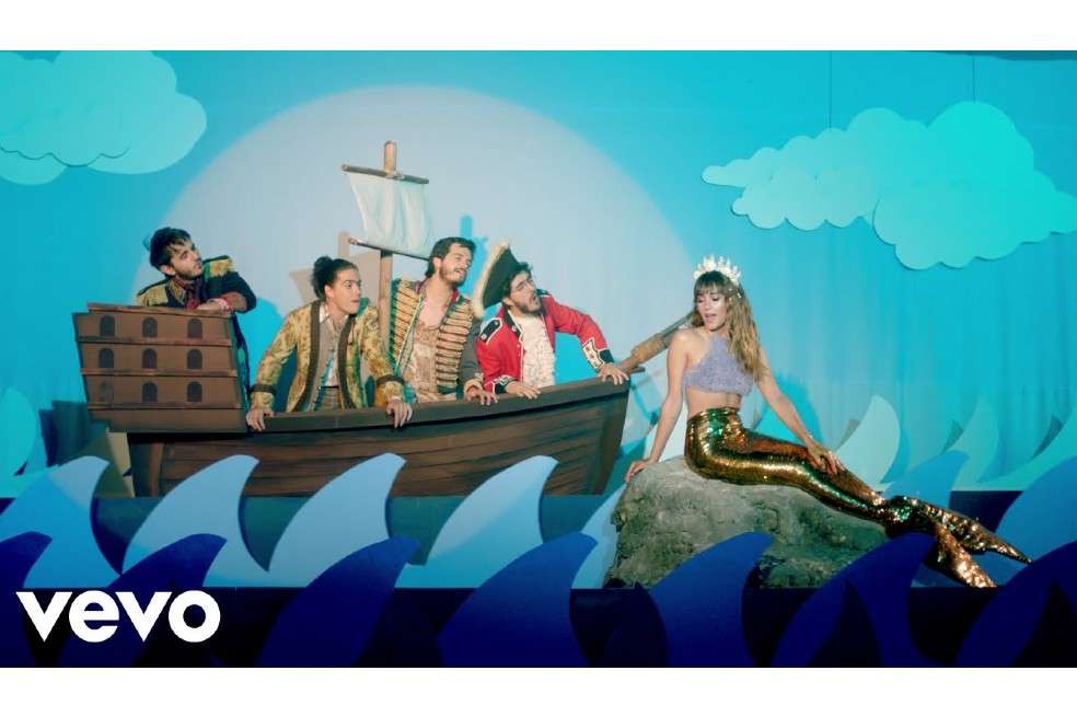 Los integrantes de Morat y Aitana en una imagen promocional de "Más de lo que aspote".