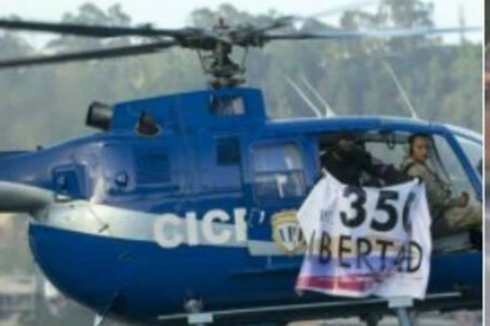 El helicóptero de la Policía que sobrevoló el Tribunal Supremo de Venezuela y pidió la renuncia de Maduro. / Tomada de Twiter
