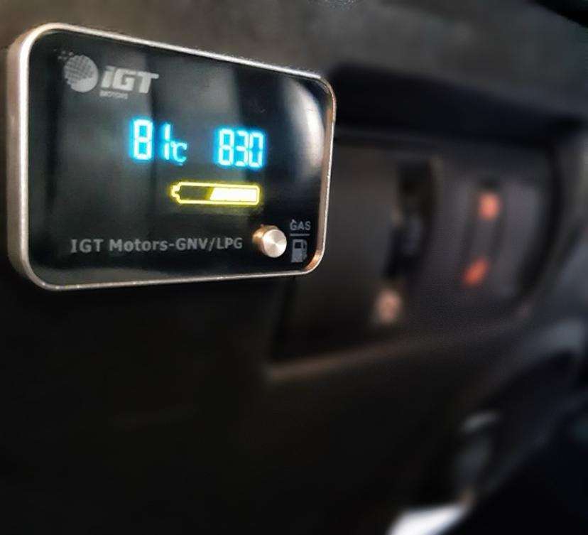 Según las cifras del distrito, el resto de la contaminación por causa de fuentes móviles la producen los camperos y camionetas (16,8%), las motocicletas el 11,7%, el transporte especial (6,8%), los automóviles (3,6%), otro (0,6%) y los taxis (0,2%).