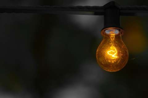 Llevar energía eléctrica a más de 52.000 familias: la meta de MinMinas en 2018