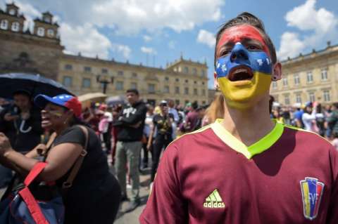 ¿Por qué aumentó el número de migrantes venezolanos en condición irregular en Colombia?