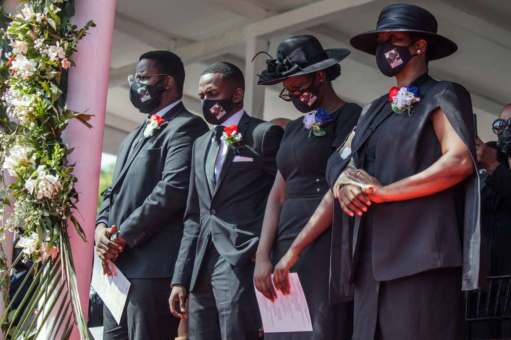 La familia del presidente de Haití asesinado, Jovenel Moise, durante su funeral.