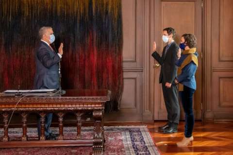 Bibiana Taboada y Mauricio Villamizar se posesionan como codirectores del Banco de la República
