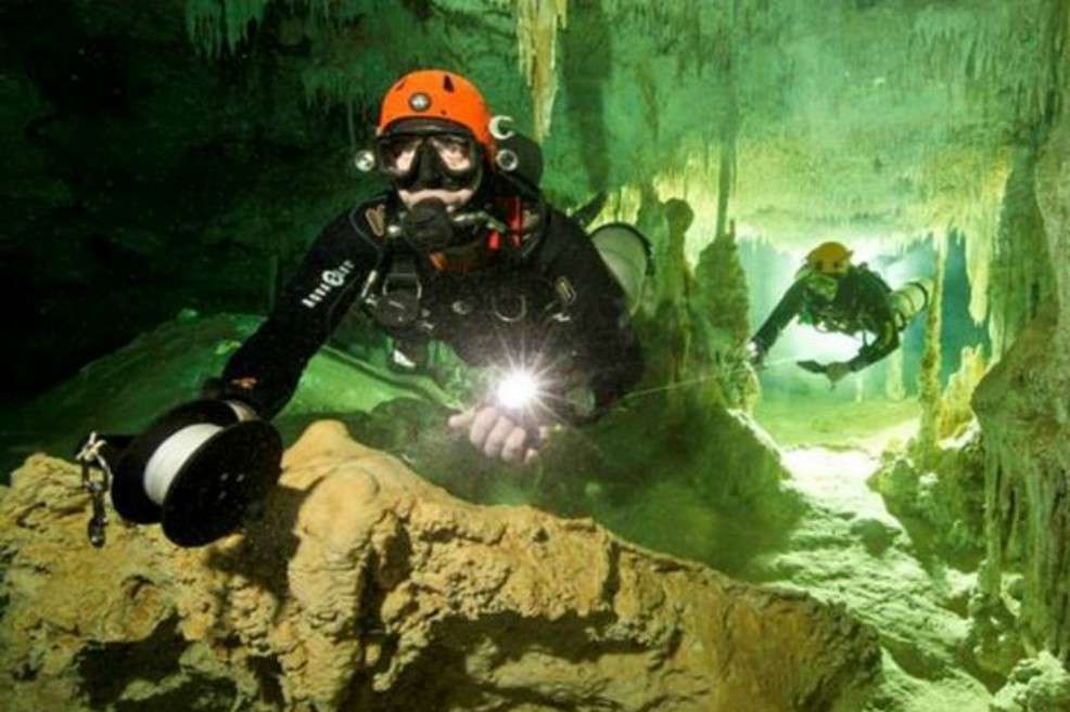 Un grupo de exploradores conectaron dos de los sistemas de cavernas inundadas más grandes de la Tierra en México. / Herbert Meyrl / Proyecto GAM