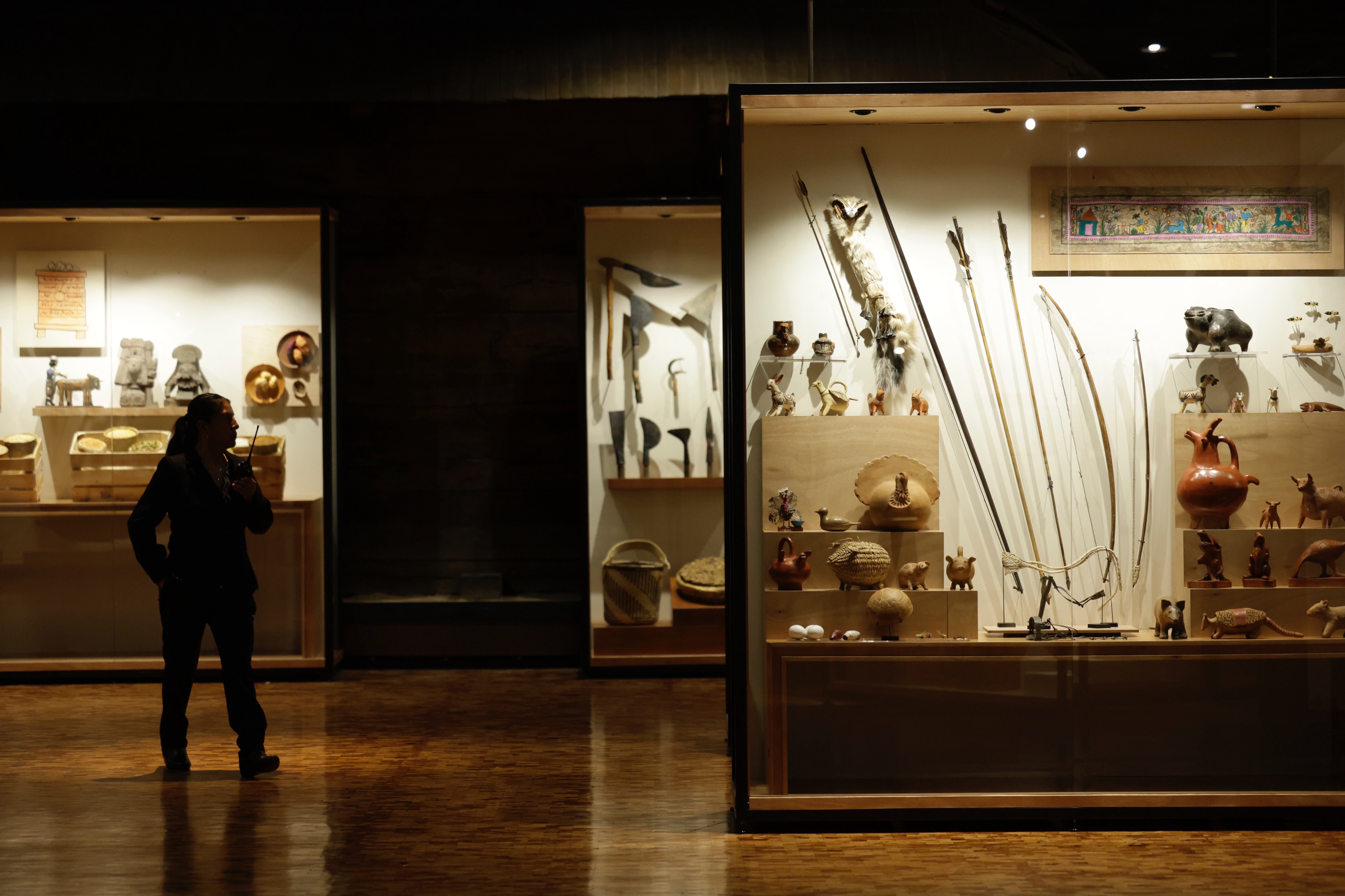 MEX9003. CIUDAD DE MÉXICO (MÉXICO), 06/01/2025.- Fotografía de la exposición permanente del Museo Nacional de Antropología, este lunes en Ciudad de México (México). La presidenta de México, Claudia Sheinbaum, encabezó la reapertura del segundo piso del Museo Nacional de Antropología en Ciudad de México donde se abrirán cuatro salas nuevas dedicadas a las culturas originarias del país. EFE/ Sáshenka Gutiérrez