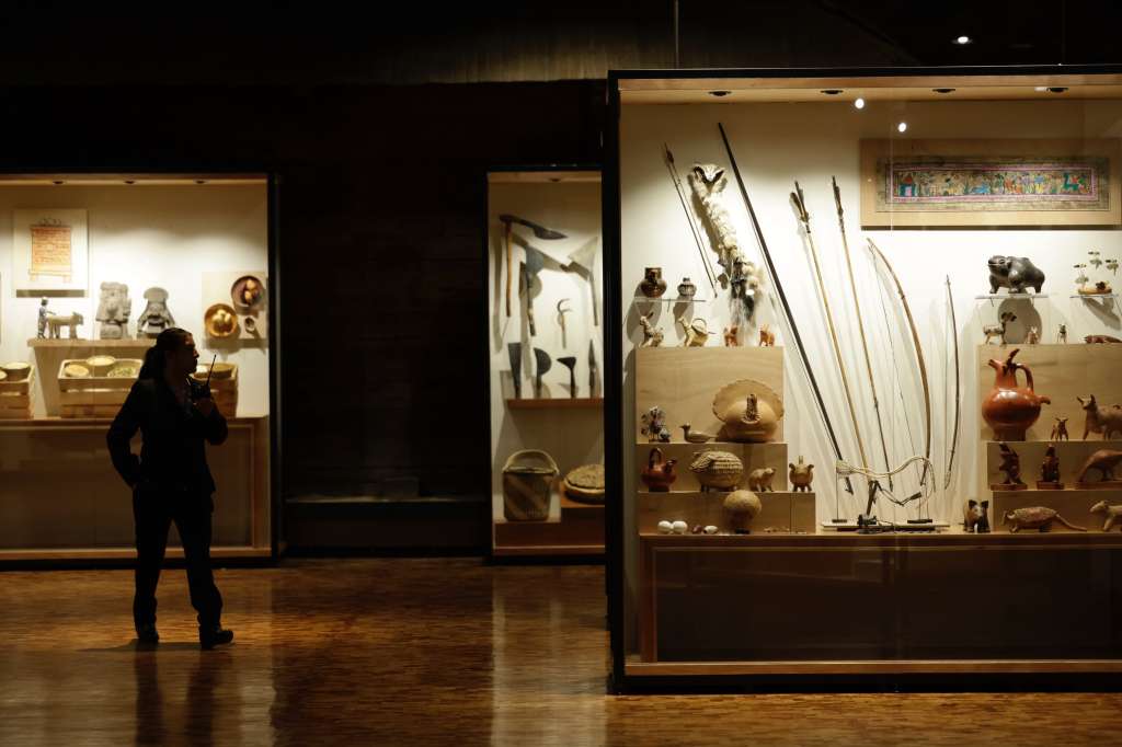 MEX9003. CIUDAD DE MÉXICO (MÉXICO), 06/01/2025.- Fotografía de la exposición permanente del Museo Nacional de Antropología, este lunes en Ciudad de México (México). La presidenta de México, Claudia Sheinbaum, encabezó la reapertura del segundo piso del Museo Nacional de Antropología en Ciudad de México donde se abrirán cuatro salas nuevas dedicadas a las culturas originarias del país. EFE/ Sáshenka Gutiérrez