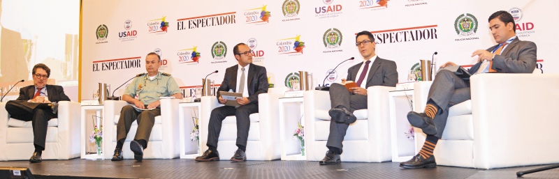 (De izq. a der.): Juan Carlos Restrepo, consejero presidencial de seguridad; general Gustavo Moreno, director de Seguridad Rural de la Policía; Miguel Ayala, director ejecutivo de la Fundación Orbis-Pintuco, y Ómar Salas, del Departamento Nacional de Planeación./ Luis Benavides - El Espectador