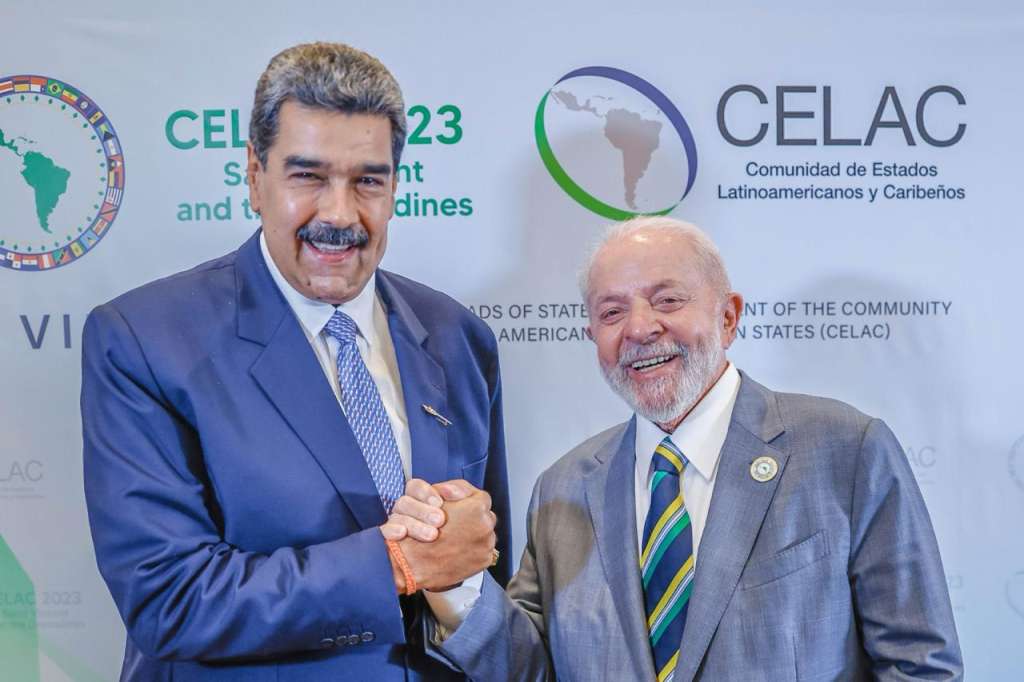 AME4285.KINGSTOWN (S. VICENTE Y GRANADINAS), 01/03/2024.- Fotografía cedida por la Presidencia de Brasil que muestra al mandatario venezolano, Nicolás Maduro (i), y el brasileño, Luiz Inácio Lula da Silva (d), durante una reunión bilateral en la cumbre de la Celac, este viernes en Kingstown (San Vicente y las Granadinas). EFE/ Ricardo Stuckert/ Cortesía Presidencia de Brasl/ SOLO USO EDITORIAL/SOLO DISPONIBLE PARA ILUSTRAR LA NOTICIA QUE ACOMPAÑA (CRÉDITO OBLIGATORIO)