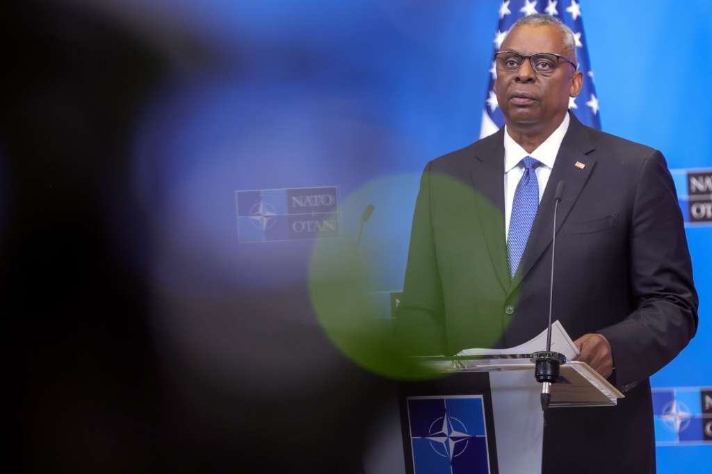 Brussels (Belgium), 16/06/2023.- US Secretary of Defense Lloyd J. Austin III speaks to the press at the end of the second day of the NATO Defense Ministers Council at the North Atlantic Treaty Organization (NATO) headquarters in Brussels, Belgium, 16 June 2023. (Bélgica, Bruselas) EFE/EPA/OLIVIER MATTHYS