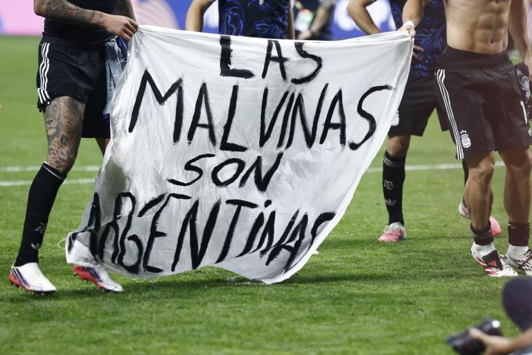 En plena fiebre mundialista, Argentina protesta al Reino Unido por un buque en sus aguas