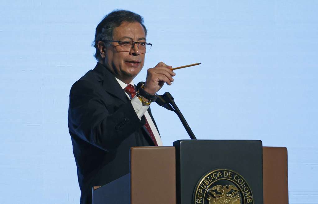 AME5152. BOGOTÁ (COLOMBIA), 07/11/2024.- El presidente de Colombia, Gustavo Petro, habla durante la 'Primera conferencia ministerial para poner fin a la violencia contra la niñez', este jueves en Bogotá (Colombia). El canciller colombiano, Luis Gilberto Murillo, aseguró este jueves, al inaugurar la 'Primera conferencia ministerial para poner fin a la violencia contra la niñez', que el mundo debe unirse para enfrentar ese problema del cual han sido víctima más de mil millones de niños, niñas y adolescentes. EFE/ Mauricio Dueñas Castañeda