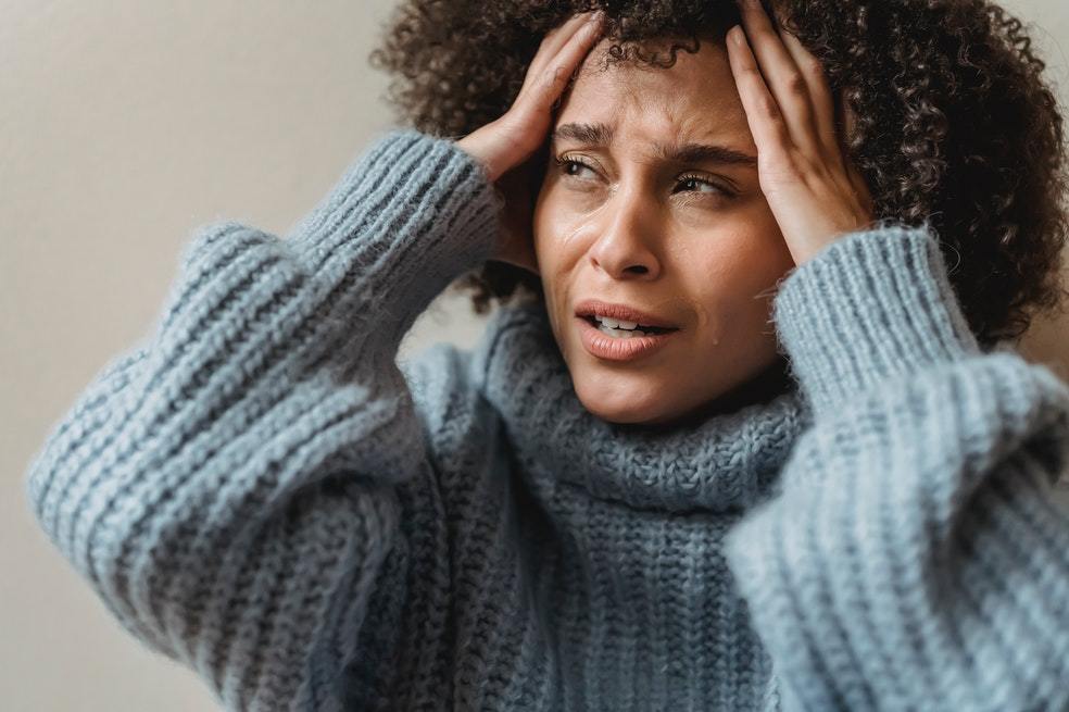 Virgo
Aunque no lo parezcan por su obsesión con el control y el orden, los Virgo son en realidad personas muy sensibles. Sus emociones siempre están a flor de piel, pero son buenos en ocultarlas. Sin embargo, llega un punto en que no aguantan más y terminan llorando como si no lo hubieran hecho nunca.

Pocas personas pueden ver este lado sensible de Virgo, pero cuando ya entran en confianza, serán los primeros en llorar con una película romántica o de mascotas.