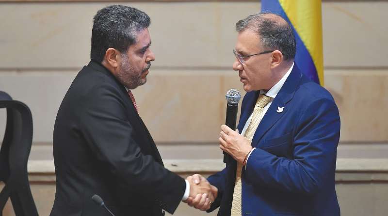 Carlos Hernán Rodríguez es proclamado contralor general por Roy Barreras, presidente del Congreso.