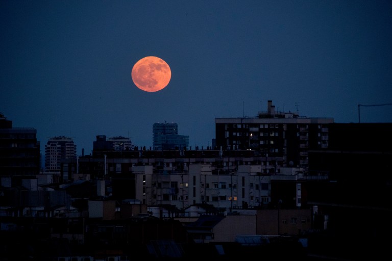 Habrá lluvia de meteoros y luna de Ciervo en julio: ¿cuándo verla desde Colombia?