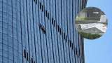 Una avioneta se estrelló contra el edificio más alto de Pekín, en China