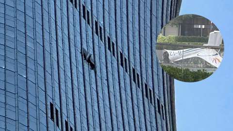 Una avioneta se estrelló contra el edificio más alto de Pekín, en China