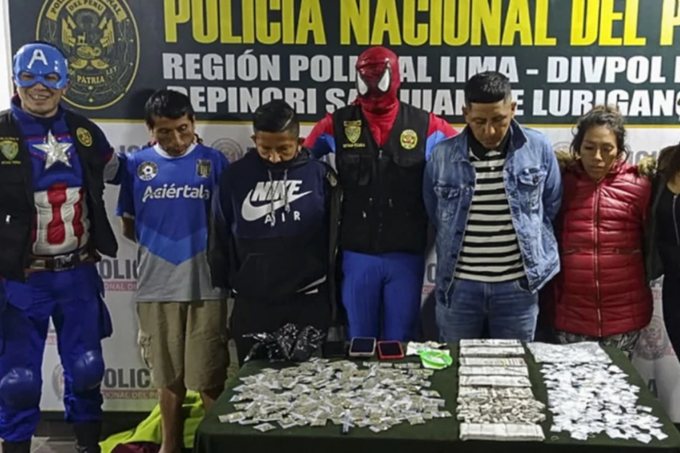 La policía peruana aprovechó Halloween para disfrazarse de superhéroes y realizar una intervención.