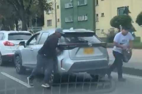 Video: captan nuevo caso de hurto a conductor en pleno trancón de la calle 80